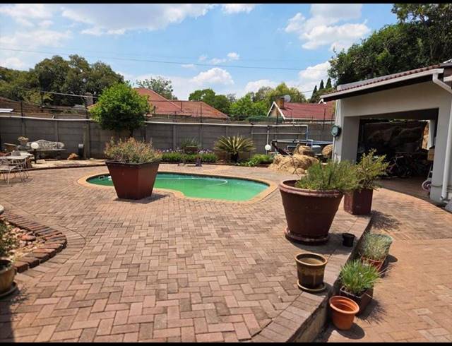 4 BEDROOM HOUSE FOR SALE IN PARKDENE